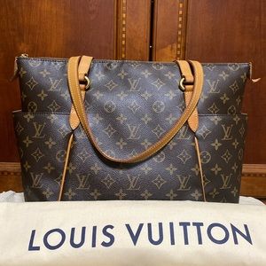 SOLD LOUIS VUITTON Monogram Canvas Totally MM Tote